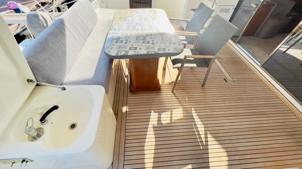 2002 FERRETTI 680 
