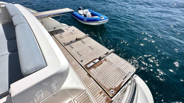 2009 AZIMUT 58