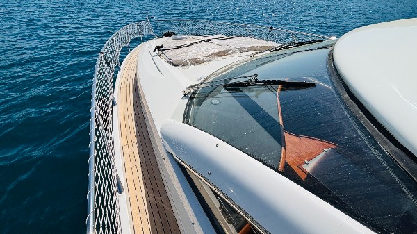 2001 SUNSEEKER MANHATTAN 64