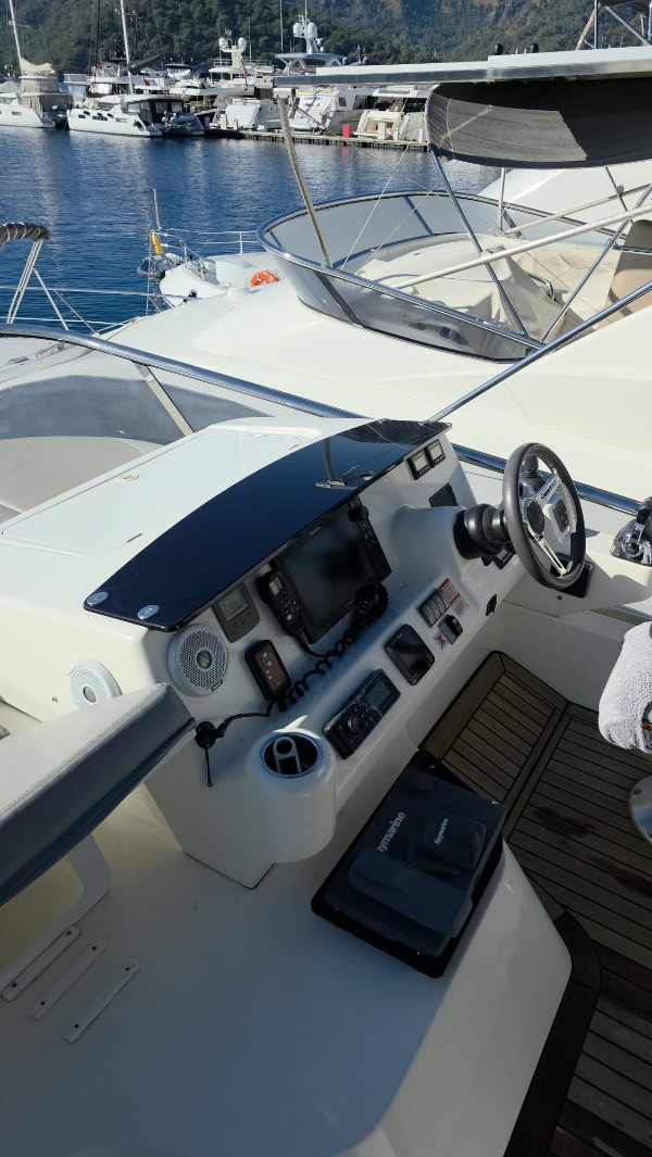 2016 ABSOLUTE 52 FLY