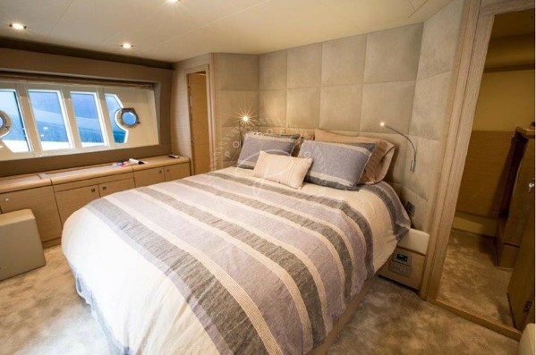 2014 FERRETTI YACHTS 690