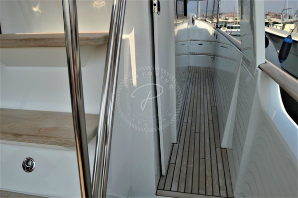 2015 BENETEAU SWIFT TRAWLER 44