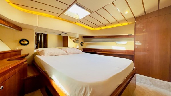 2002 FERRETTI 680 