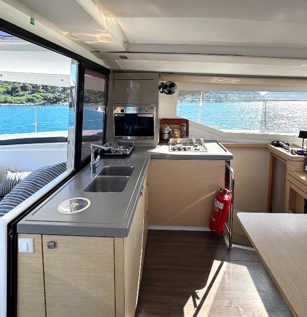2019 FOUNTAINE PAJOT LUCIA 11.73 M 