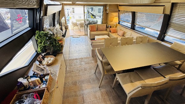 2012 FERRETTI 720 FLY