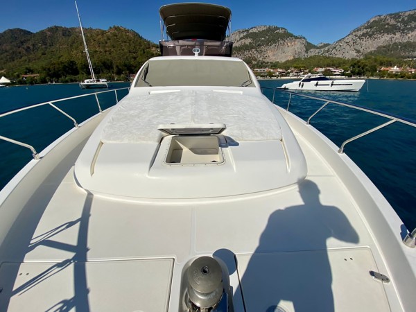 2010 FERRETTI 560