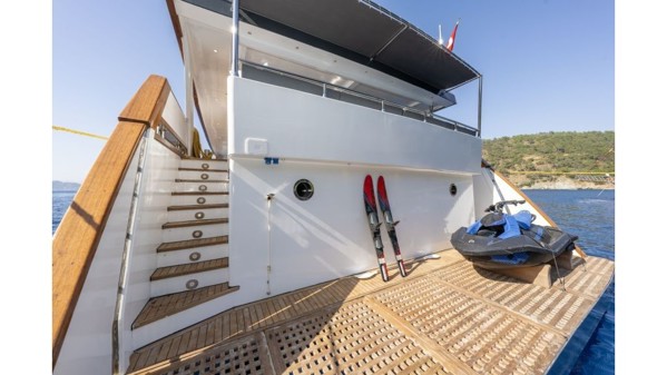 2023 CUSTOM 28 M