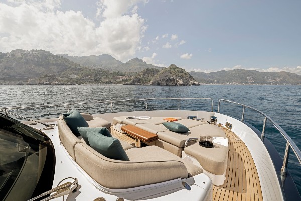 2026 AZIMUT MAGELLANO 60
