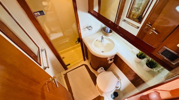 2001 SUNSEEKER MANHATTAN 64