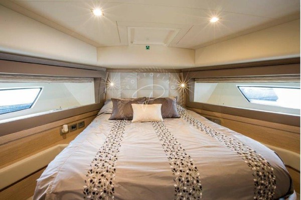 2014 FERRETTI YACHTS 690