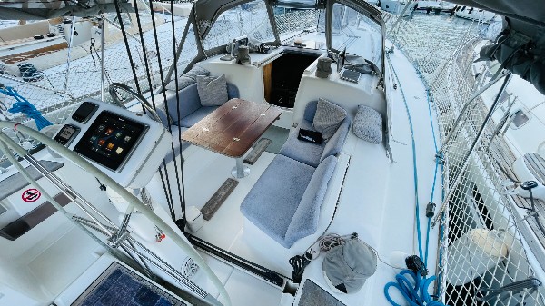 2005 DUFOUR 44