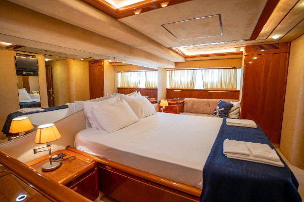 1999/2010 FERRETTI YACHTS 72