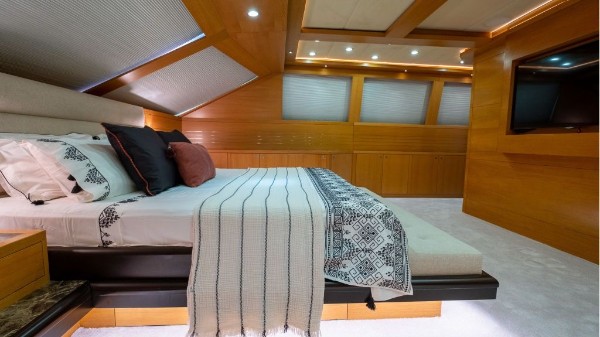 2009/2024 MOTOR YACHT 38 M 