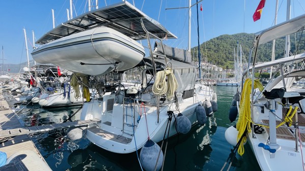 2011 BENETEAU OCEANIS 50