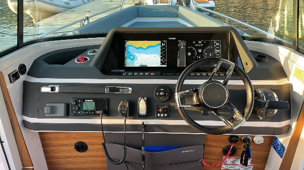 20 AXOPAR 28 CABIN