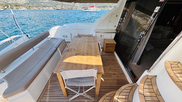 2001 SUNSEEKER MANHATTAN 64