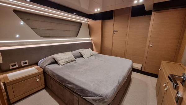 2017 CUSTOM LINE NAVETTA 28