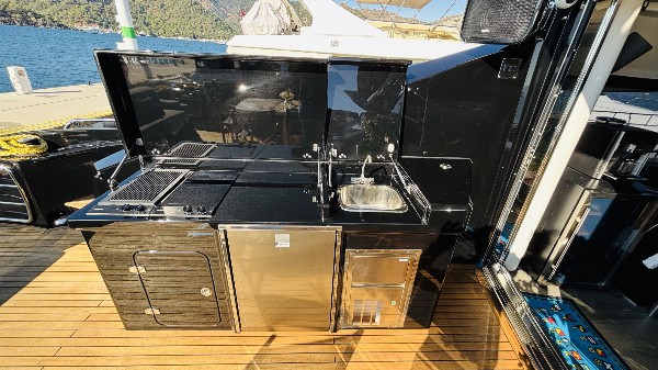 2004 SUNSEEKER PREDATOR 82