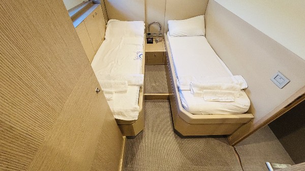 2012 FERRETTI 720 FLY