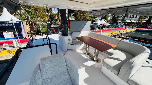 2025 AZIMUT MAGELLANO 60