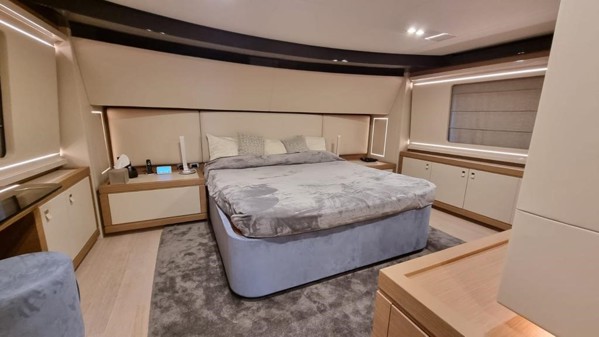 2017 CUSTOM LINE NAVETTA 28