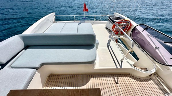 2009 AZIMUT 58