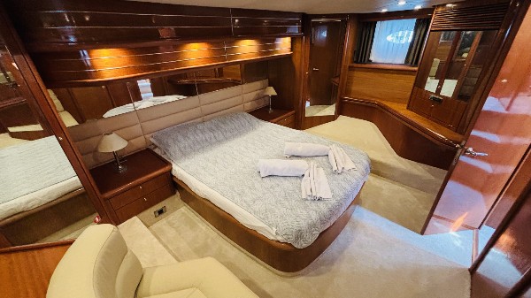 2001 SUNSEEKER MANHATTAN 64