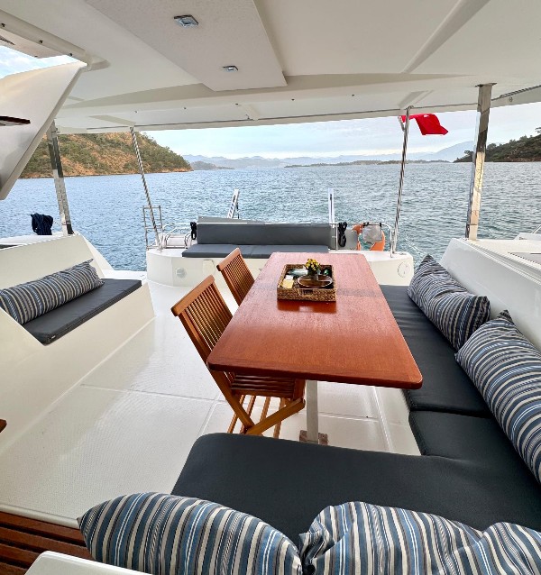 2019 FOUNTAINE PAJOT LUCIA 11.73 M 
