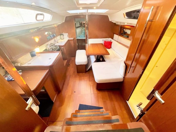 2010 BENETEAU OCEANIS 40 