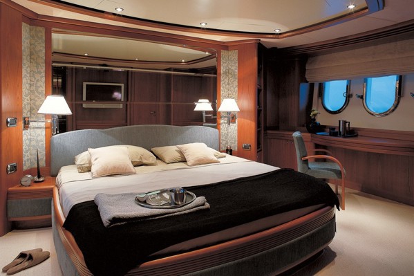 AZIMUT GRANDE 116