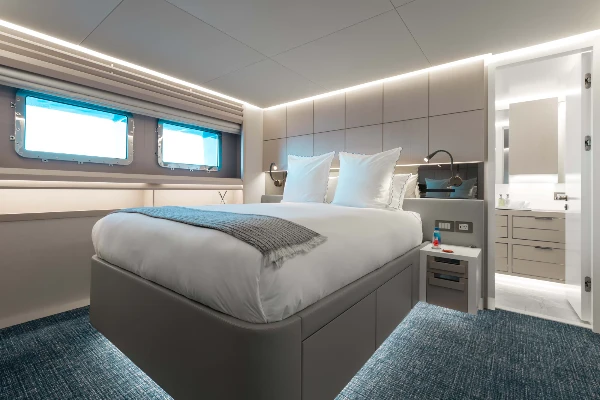 2022 MOTOR YACHT 37M