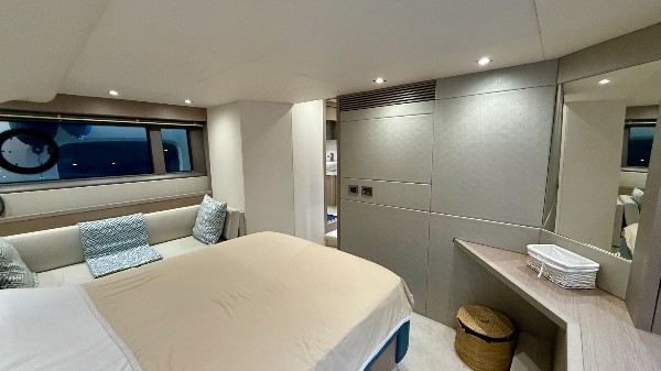 2018 SUNSEEKER MANHATTAN 52