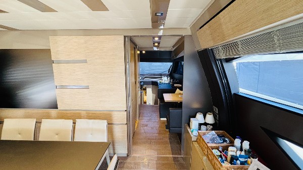 2012 FERRETTI 720 FLY