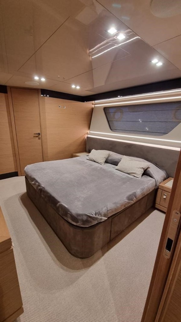 2017 CUSTOM LINE NAVETTA 28