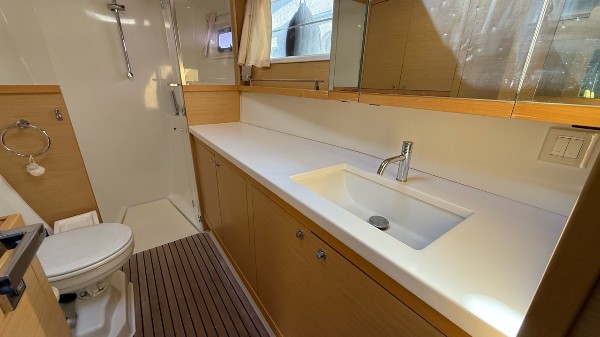 2011 LAGOON 450 F OWNER’S VERSION