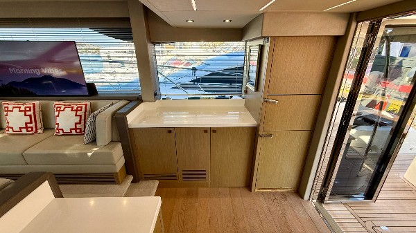 2018 SUNSEEKER MANHATTAN 52