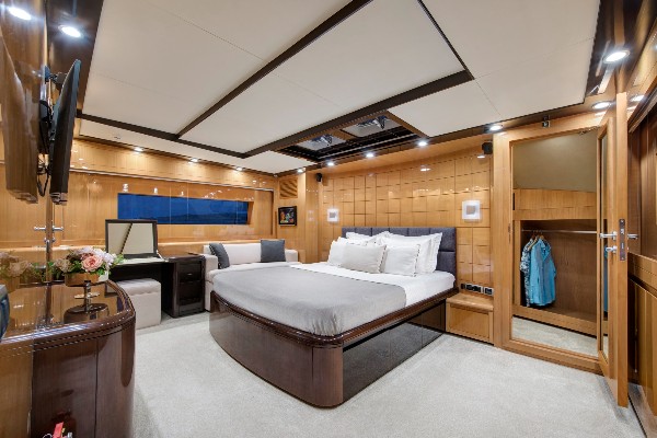 2009/2022 MOTOR YACHT 35M 