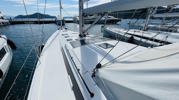 2021 DUFOUR 530