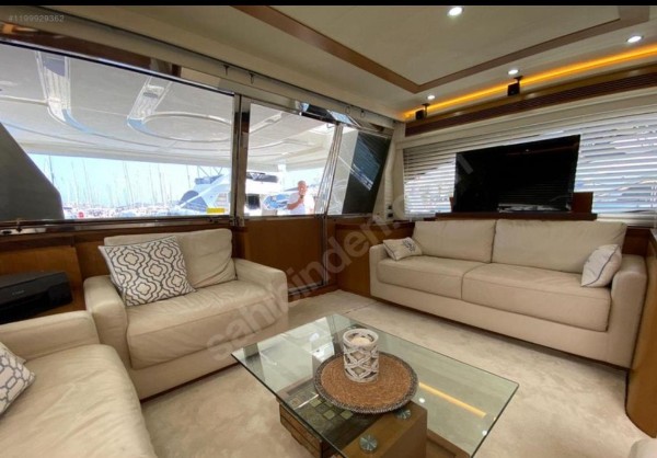 2012 FERRETTI YACHTS 700