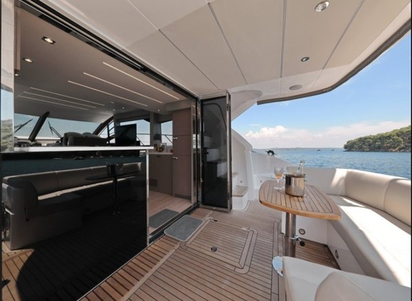 2017 SUNSEEKER MANHATTAN 52