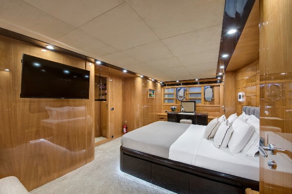 2009/2022 MOTOR YACHT 35M 