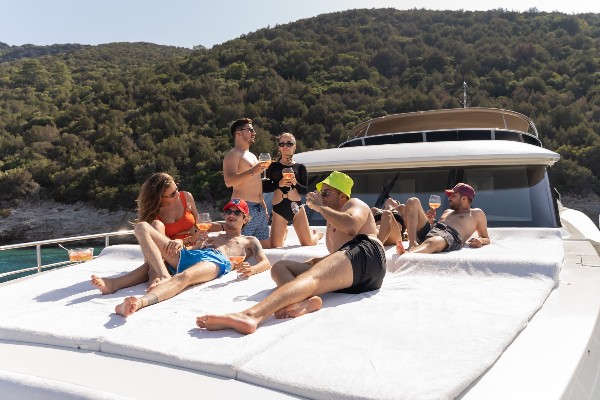 2014 MOTOR YACHT 31 M