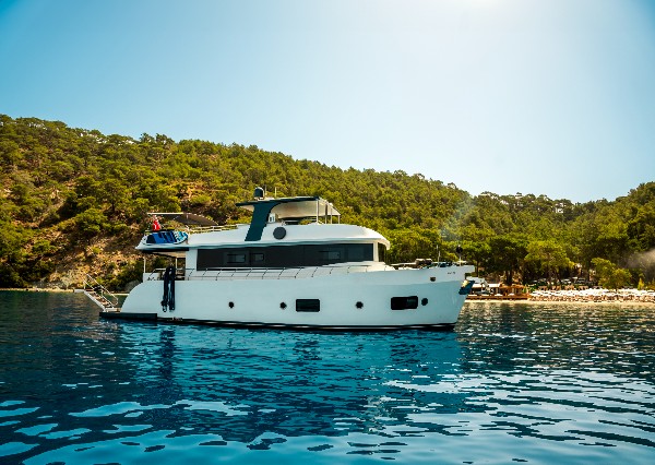 2023 CUSTOM TRAWLER 22 M