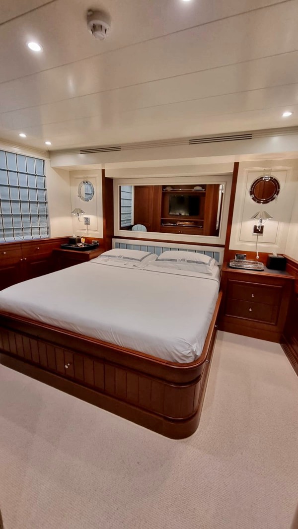 2011 BENETTI SAIL DIVISION 82