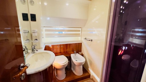 2002 FERRETTI 680 