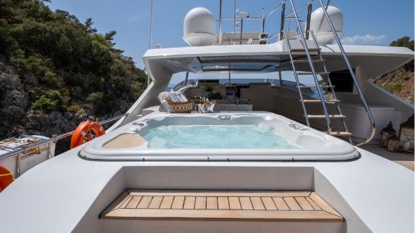 2009/2024 MOTOR YACHT 38 M 