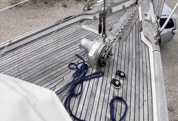 1985 HALLBERG-RASSY 38