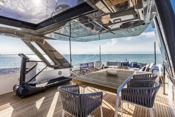 2017 FERRETTI 850