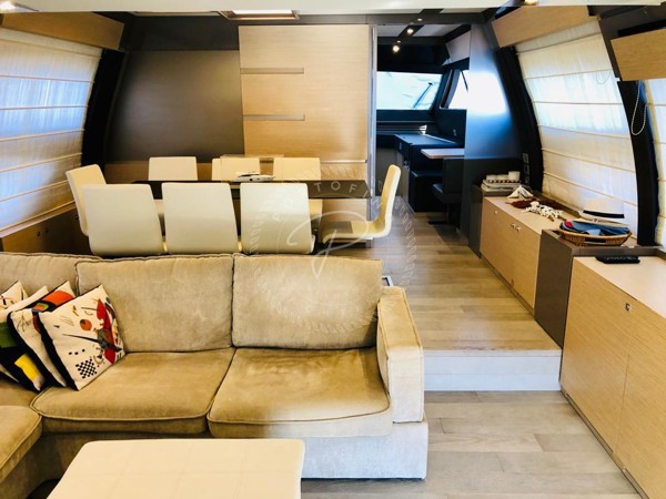 2016 FERRETTI 750