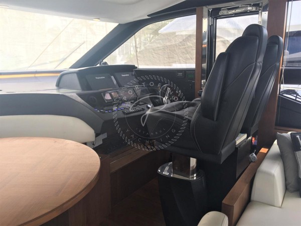 2015 PRINCESS 72S